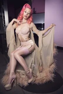 Modeling annaleebelle