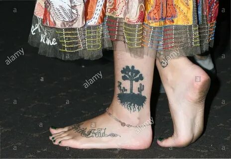 Paris Jackson Feet (3 images) - celebrity-feet.com