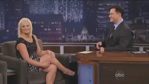 Amy Poehler - Jimmy Kimmel Live (2011-01-26) Crossed Legs Ce