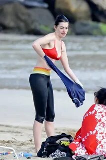 Anne Hathaway Anne hathaway bikini, Anne hathaway, Anne