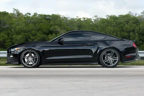 Ford Mustang 2015 с дисками Vossen