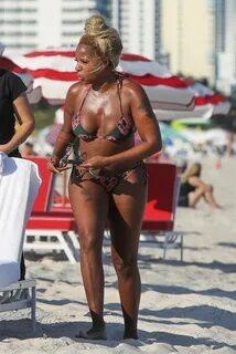 MARY J. BLIGE in Bikini at a Beach in Miami 12/10/2021 - Haw