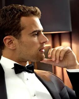 Neredeyse eksen baş theo james anuncio hugo boss acayip öldü