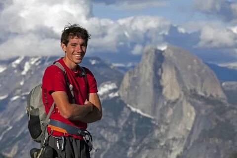 Don't look down! US climber scales 900-meter-high wall with 