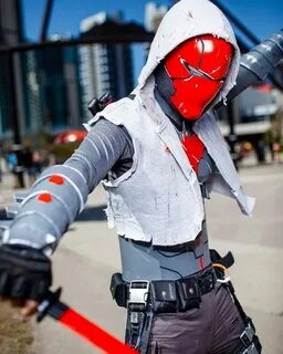 Red Hood Cosplay :@billybookcase Red Hood: @hellokenw Check 