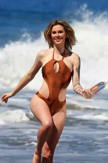 ireland baldwin sizzles in a copper swimsuit during a 138 wa