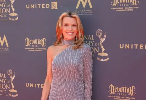 Vanna White Measurements: Height, Weight & More