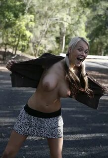 Aussie Jewel - Nude hitchhiker SEXYPIX.net