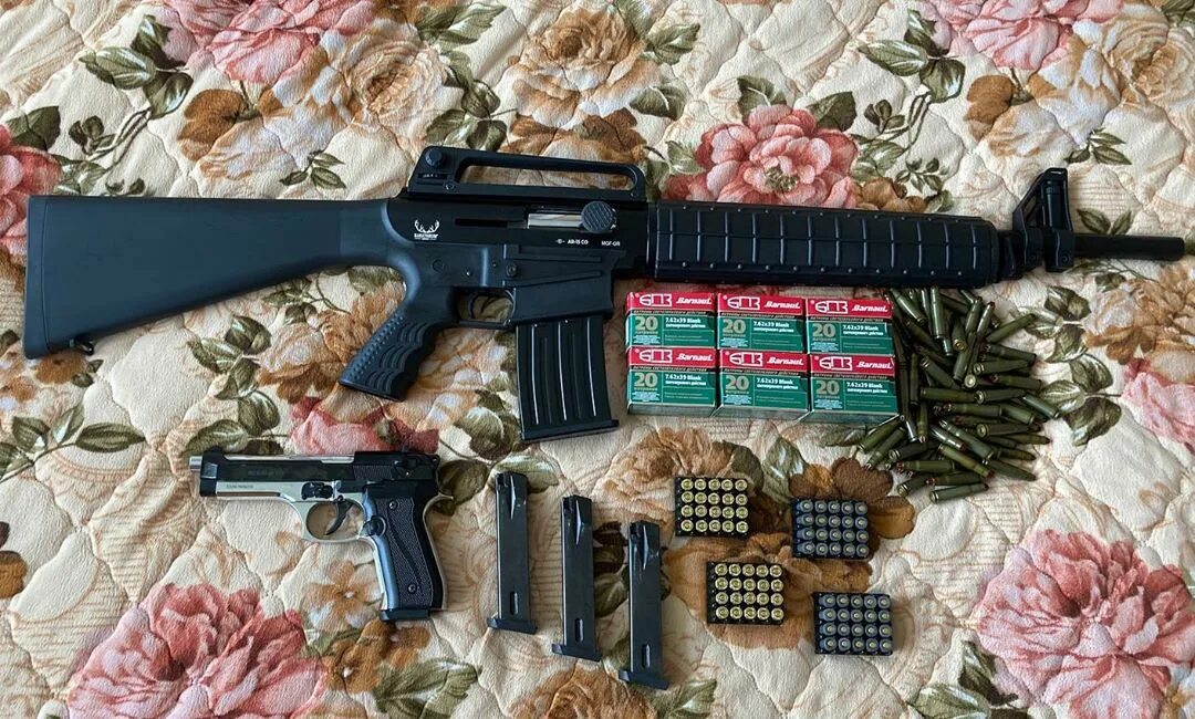 Instagramలో Aleksei Neshchadim: "AR-15/M16 - 7,62x39 & Beretta 92 ...