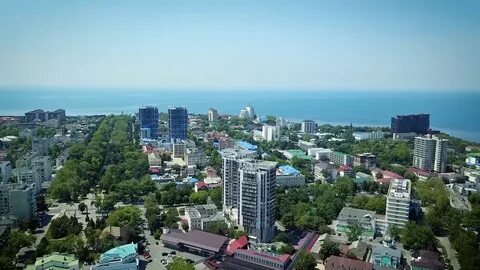 Спокойный, красивый, зеленый и. пенсионерно-детский городок. 