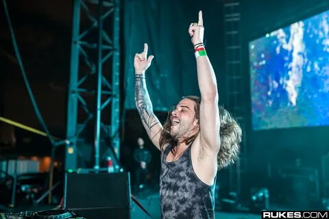 Seven Lions Fractures His Spine In Fall, Currently Recoverin