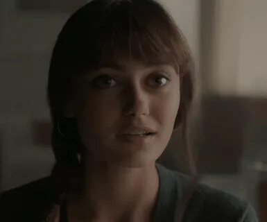 Ella Purnell - Sweetbitter 1x01 - 01 GIF Gfycat