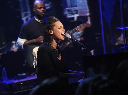 Alicia Keys di Acara Bet 106 Show New York Untuk 18+