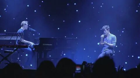 James TW & Shawn Mendes - Mashup at Air Canada Centre in Tor