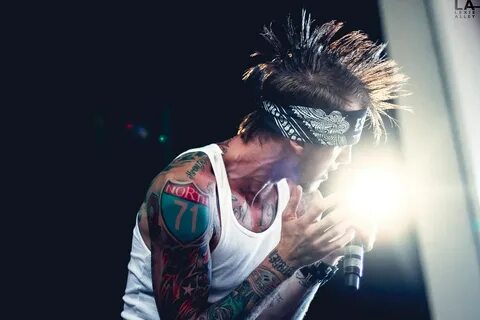 Machine Gun Kelly Twitter \\ Site \\ Tumblr \\ Instagram ©. 