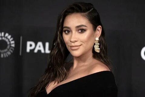 shay mitchell attends hulu's 'dollface' presentation at pale