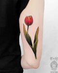 Татуировка женская нью-скул на руке тюльпан Art of Pain