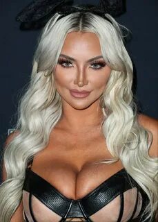 Picture of Lindsey Pelas