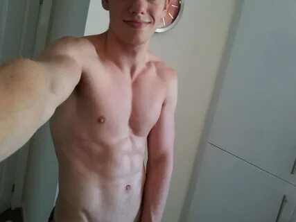 Thomas brodie sangster shirtless naked - Picsninja.com