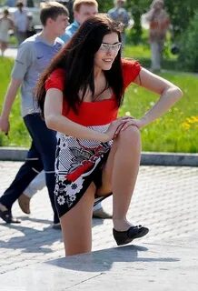 937" width="550" alt="Подглядывать Под Юбки Платья. 
