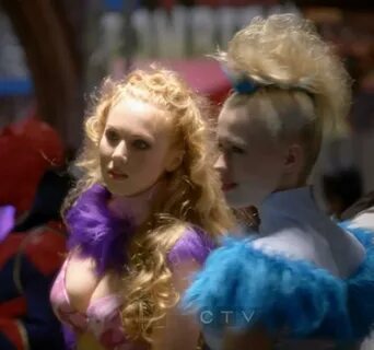 Pop Minute - Molly Quinn Bikini Costume Castle Photos - Phot