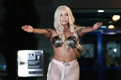 FOTO / Lady Gaga şi-a confundat propriul concert cu un club 