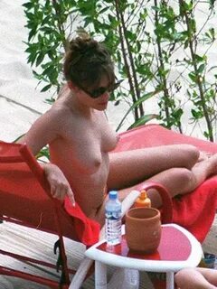 Elizabeth Hurley Topless - #TheFappening