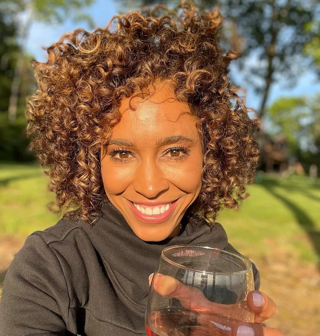 Sage Steele on Instagram: "☀ + 🍷 = happy Sage" .