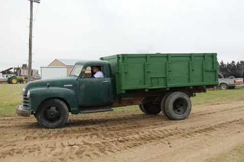 Old Chevy Grain Truck Vintage trucks, Chevrolet trucks, Old 