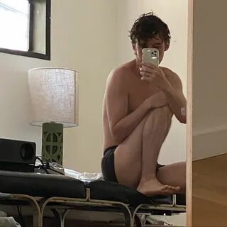 Troye Sivan, new shirtless Instagram