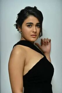 Shalini Pandey Photo Gallery - Movie Galleries - Andhrafrien