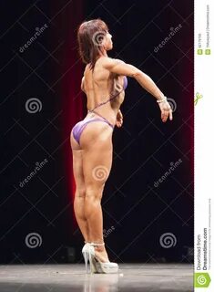 Female Bikini Fitness Model Showing Het Best Back Pose Edito