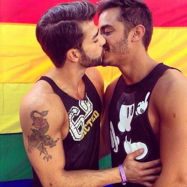 Gay Kiss ðŸ˜˜ Ñ�Ð´ÐµÐ»Ð°Ð»(-Ð°) Ð¿ÑƒÐ±Ð»Ð¸ÐºÐ°Ñ†Ð¸ÑŽ Ð² Instagram