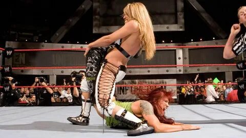 Trish Stratus and Lita on main eventing Raw in 2004 - Cagesi