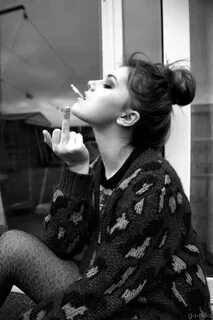 Cigarette Bird Stew Kristen stewart style, Girl smoking, Kri