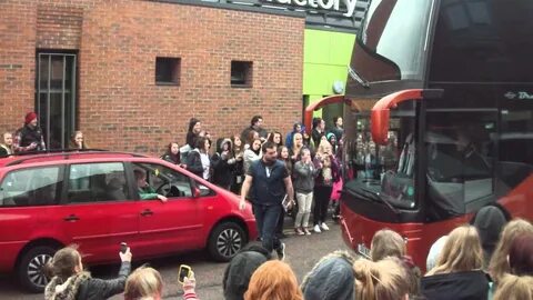 One Direction, Tour Bus Arriving, Paul Higgins. - YouTube