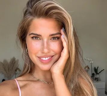 Kara Del Toro - Bio, Age, Height Models Biography