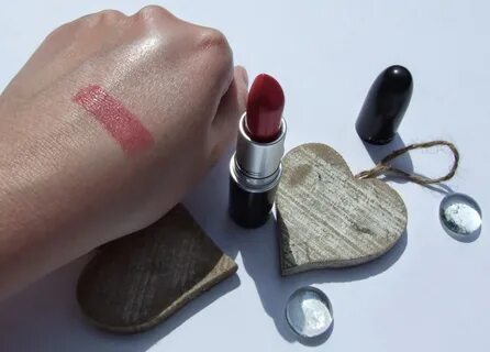 AceSparkleStar: MAC Lustering Lipstick Review & Swatches