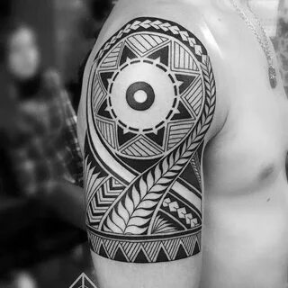 Polynesian style shoulder tattoo. #polynesiantattoos #polyne