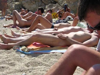 ★ Bulge and Naked Sports man : Public Nude Beach Cockout