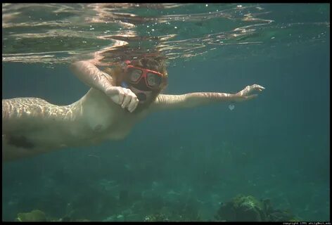 nude-snorkeling-9