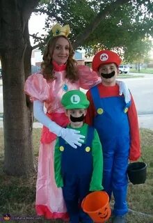Princess Peach, Mario and Luigi - Halloween Costume Contest 