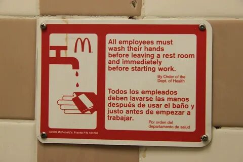 All employees must wash their hands ... Todos los empleado. 