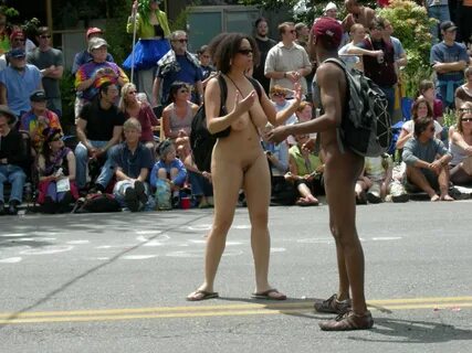 File:Fremont Solstice Parade 2007 - naked couple 03.jpg - Wi