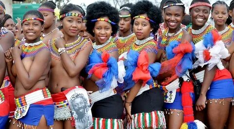 Zulu-Reed-Dance-2019-Mkhosi-woMhlanga-eNyokeni-Palace-maiden