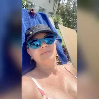 Erika buenfil on Instagram: "Día de alberca. 💦 ☀"