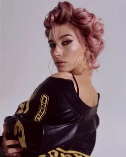Pin by A N N A * on Hailey Baldwin in 2019 Pink hair, Hair b