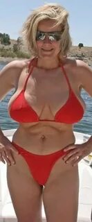 Slideshow hot gilf in bikini 