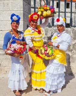 Mujeres Cubanas Que Fuman El Cigarro Foto de archivo editori