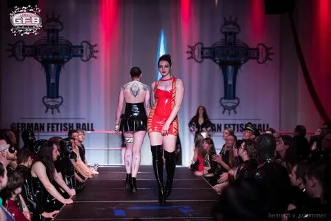 Přehlidka GFB Adrienne Latex Design - custom made fetish fashion